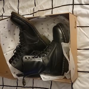 Black Doc Martens 1490 10-eye
